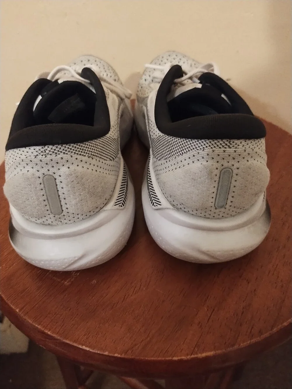 Brooks Adrenaline GTS 24 Women's Size 7.5 (Medium) Running Shoes White Black
